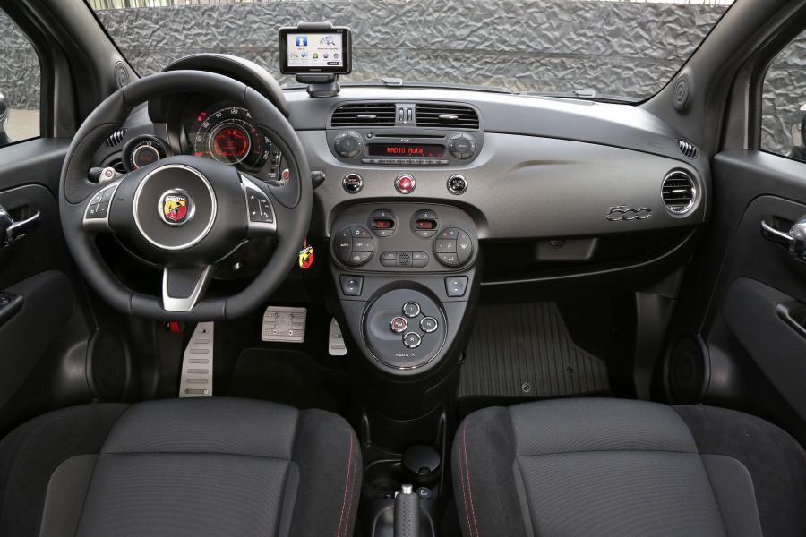 Торпедо Abarth 595 Competizione 2012 года  (фото 30 из 47)